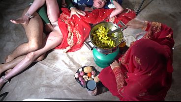 Ibu tiri India desi lagi ML di dapur, ngomong kotor bahasa Hindi, ngewe panas.