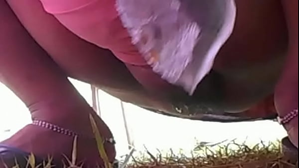 Desi ngocok pipis sambil ngeluapin hawa panas