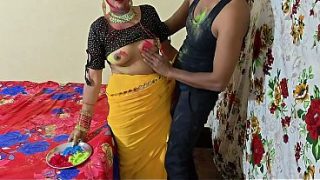 Dever Bhabhi main Holi ke rang udate hue gandi audio ke saath chudai ka maza.