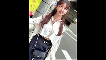 Gadis majalah, setengah Filipina setengah Jepang, umur 18 tahun, goyangin pantat bikin makin pengen