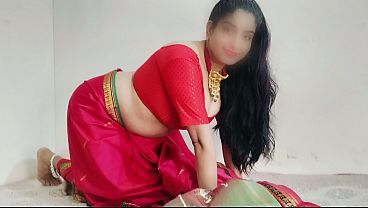 Bokep India Bhabhi montok pake sari merah, crot di memek sambil ngomong jorok pake bahasa Hindi.
