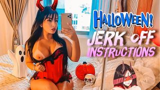 Nakal banget nih setan kecil pake kostum, pantat gede titit gede latina JOI ngasih instruksi colmek sambil pegang strap on, suruh lo crot di kakinya.