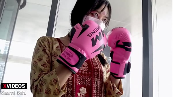 Gadis Petarung UFC Desi, Pukulannya Bikin Misteri dan Nafsu Terbangun