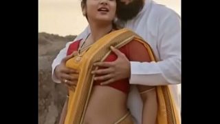 Desi bhabhi saree me boobs dabake chodne ka romance