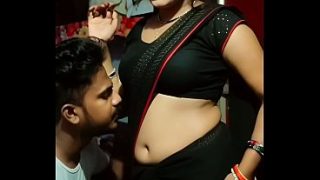 Desi bhabhi saree navel hot romance, bikin makin pengen.