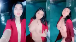 Miya mandi kolam renang, tubuh basah kuyup bikin ngiler semua.