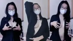 Mochi belahan dada mulus bening bikin ngiler pengen cubit.
