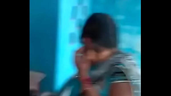 Desi, lu pikir lu bisa tahan liat gerakan gue yang bikin meleleh?