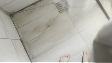 Gue nemuin dildo di kamar ibu tiri Arab gue, terus gue kasih nyobain kontol asli.
