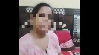 Desi bhabhi yang haus banget, siap digebukin sampai puas.