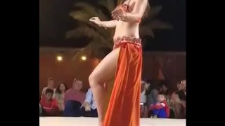 Tarian desi bikin meleleh, goyangannya bikin nafsu membara