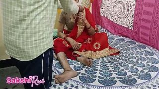 Bini baru nikah digocok mertua pas suami lagi ngantor, hari spesial dia jadi makin basah, crot di saree pertama kali selingkuh, video desi India bulan madu, ngomong kotor bahasa Hindi jelas.