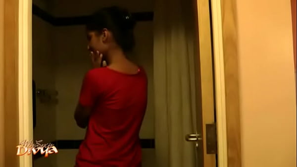 Telanjang bulat, pacar India pamer memek basah