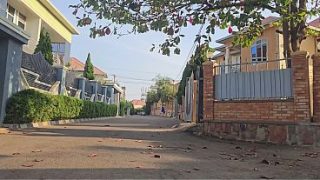 ASTAGA! MAMA ARAB ONANI MEMEK SAMPING JALAN, BUKA LUAR RUMAH