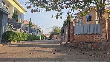 ASTAGA! MAMA ARAB ONANI MEMEK SAMPING JALAN, BUKA LUAR RUMAH