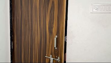 Kakak tiri gantikan pacar yang kurang, bikin malam makin panas.