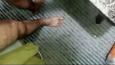 Ngentot bertiga arab, kontol digoblokin, sapi arab dan temennya ngencrotin pantat cewek irak