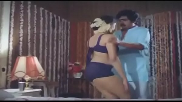 Gadis India siap digoyang, tubuh montok mengundang nafsu.