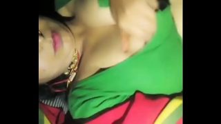 Desi tante pamer susu montok bikin greget