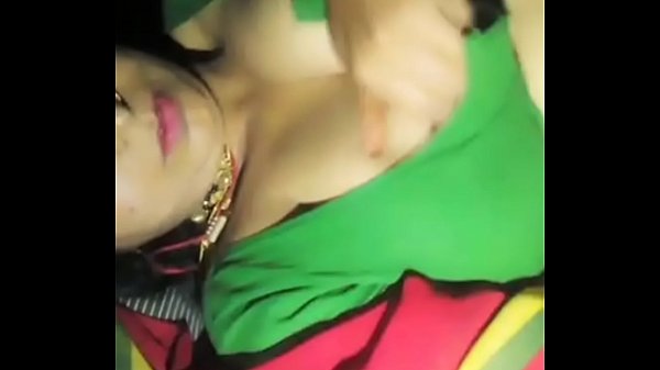 Desi tante pamer susu montok bikin greget