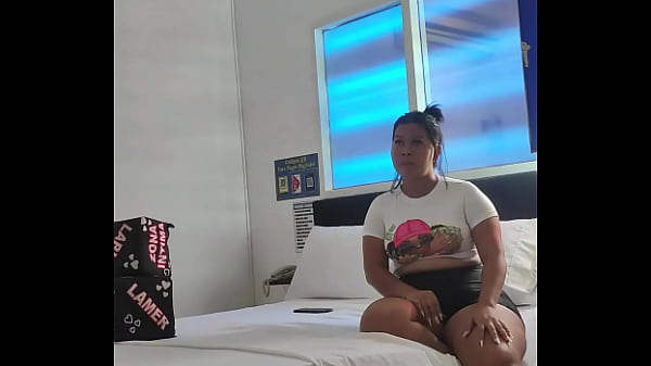 Rekaman mesum ibu tiri selingkuh sama ponakan sendiri, bikin ngilu nontonnya.