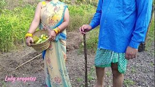 Cewek India desi kakak tiri ngentot di luar sama adik tiri di depan umum