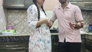 Desi jiga sali mesum romantis di dapur, jiga sali ngewe pakai bahasa Hindi kotor, ngentot keras banget
